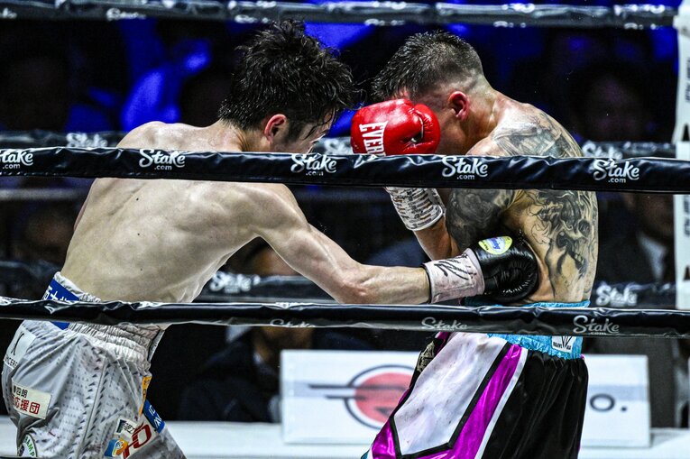 ボディを効果的に攻めた寺地　©︎Takuya Sugiyama