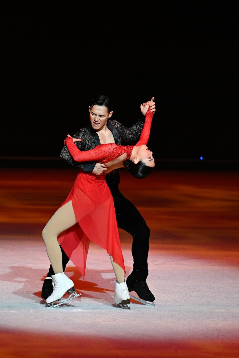 「母への永遠の愛を滑りたいな」浅田真央が明かすアイスショー『Everlasting33』に込めた“愛”「誰も見たことのない景色を届けたい」(74)