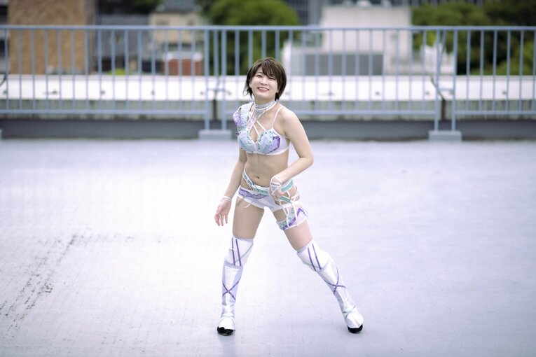 「背中まで見られてる。なんて素敵なんだと」トップ女子レスラー・安納サオリの輝きと“絶対不屈彼女”と呼ばれる理由《特別グラビア》(9)