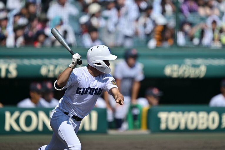 【すごすぎる…左手ハンディでも巧打者・横山のバッティングを様々なアングルから見る／全10枚超】甲子園ヒーローの写真はまだまだ続きます　©Hideki Sugiyama