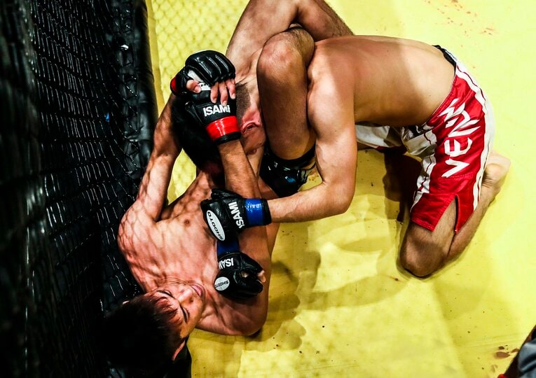 2018年8月、平良達郎のプロデビュー戦。三角絞めで見事に一本勝ち　©Susumu Nagao