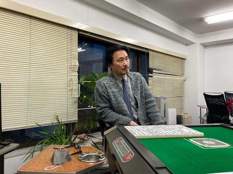 インタビューに応える加藤哲郎氏