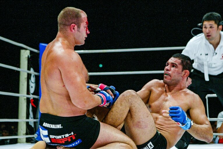 グランプリ決勝はノゲイラとの2度目の対決に。しかし偶然のバッティングによる出血でノーコンテストとなった