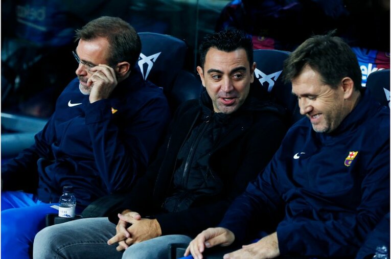 シャビ新監督41歳は暗黒バルサを救えるか 《メッシとの黄金連係・涙を撮ったカメラマン》が就任会見・初采配に見た“希望”とは(15)