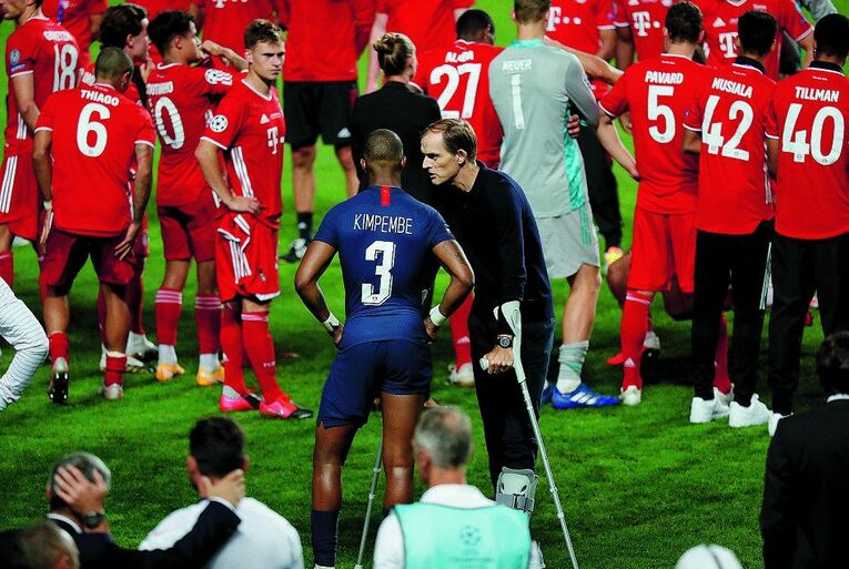 2019-20シーズン、トゥヘル監督は左足を骨折しながらもPSGをクラブ史上初のCL決勝に導いた　©L’Équipe