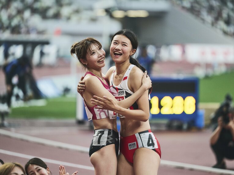 優勝した田中佑美（右）と2位に入った中島ひとみ　©Yuki Suenaga