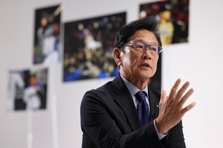 日本ハムを日本一、WBCで侍ジャパンを世界一に導いた栗山英樹監督が自らの「挫折地点」を明かした ／ photograph by Tatsuo Harada