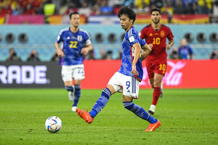 トルシエが言うふた組の攻撃のユニットでも、鍵を握るのはやはり三笘の起用方法か　©Takuya Sugiyama/JMPA