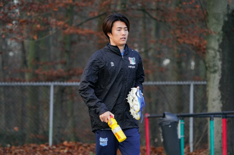 オランダでの小川の様子（全5枚中の1枚目）©N.E.C. Nijmegen