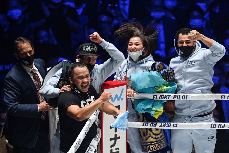 喜ぶゴロフキン陣営　©AFP＝JIJI PRESS