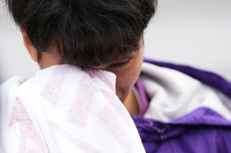 箱根駅伝2区を走り終え、涙をこらえきれなかった駒澤大主将の鈴木芽吹 ／ photograph by スポニチ／アフロ