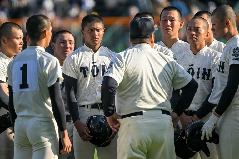 試合終了後、落胆する大阪桐蔭ナインだが……（9／全9枚）©Nanae Suzuki