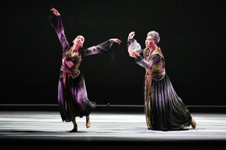 「母への永遠の愛を滑りたいな」浅田真央が明かすアイスショー『Everlasting33』に込めた“愛”「誰も見たことのない景色を届けたい」(52)