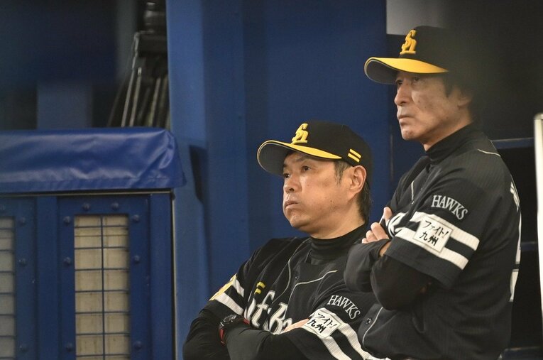 シーズンを圧勝したソフトバンク・小久保監督の采配が日本シリーズでかみ合わなかったのはなぜだったのか ／ photograph by Naoya Sanuki