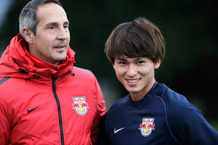 2015年1月、ザルツブルク時代のヒュッター監督と南野（当時21歳）　©Adam Pretty/Getty Images