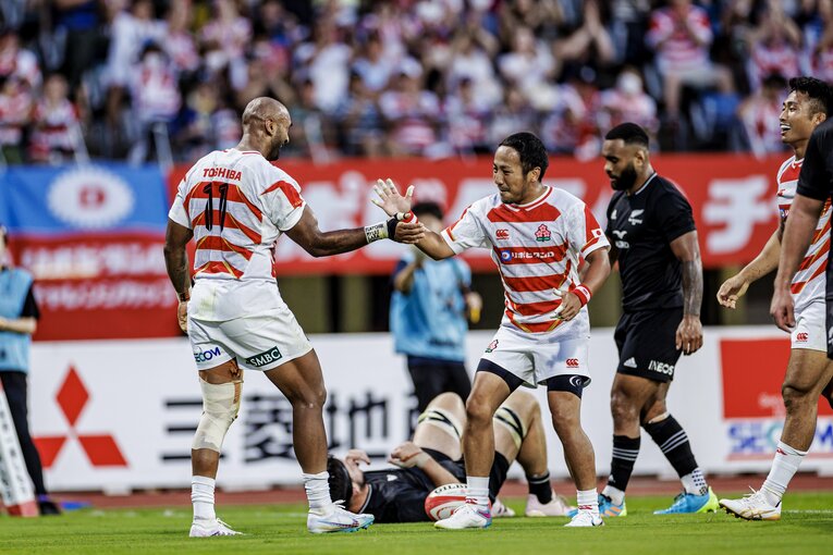 セミシ・マシレワと流大　©︎Kiichi Matsumoto