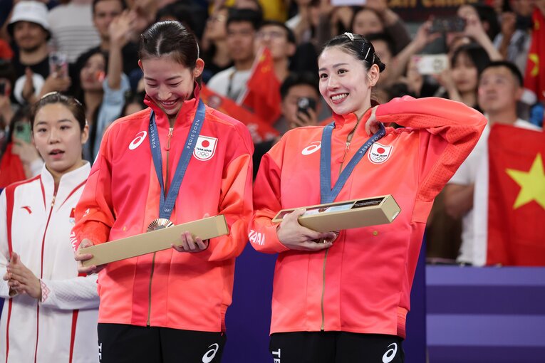 バドミントン女子ダブルスのメダルセレモニー　©Ryosuke Menju/JMPA