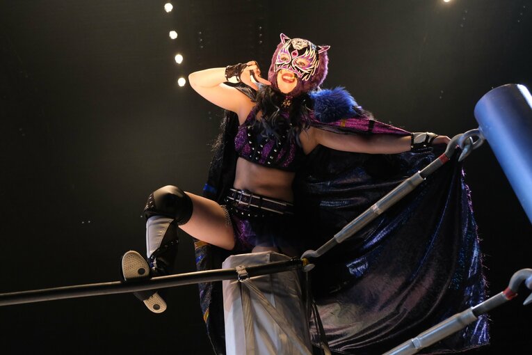 上谷の持つ白いベルトに挑戦したキッド。試合前には強気な表情を見せた