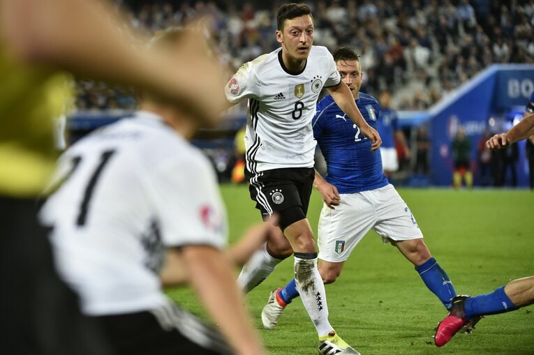 エジル（2016年EURO選手権）　©Takuya Sugiyama