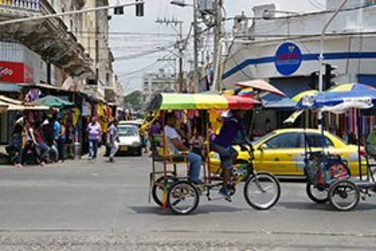 現在のバランキージャ市の様子。南米の街らしく活気に溢れている商業都市である。