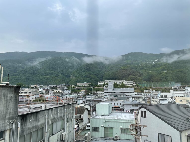 阿波池田駅前のホテルから望む池田高校 ©NumberWeb