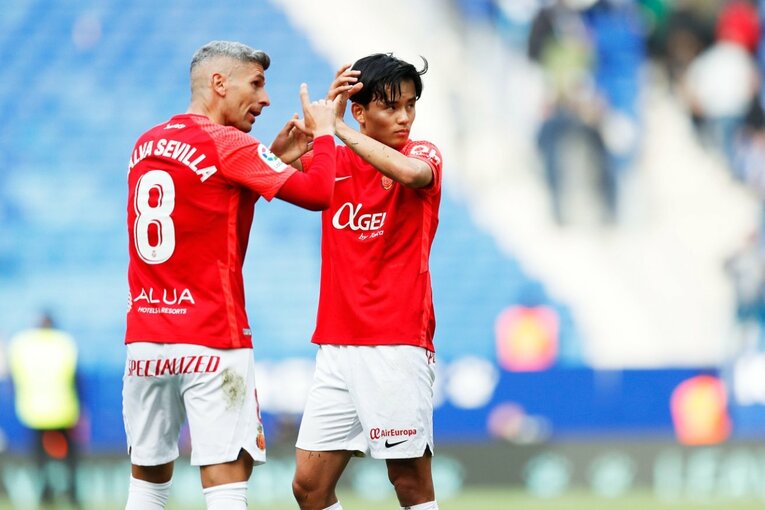 久保建英の祈りと必死さも実らず「先発落ち→6連敗で降格圏」に倒れ込み… 監督解任マジョルカの序列は変わるのか〈撮影者の視点〉(46)