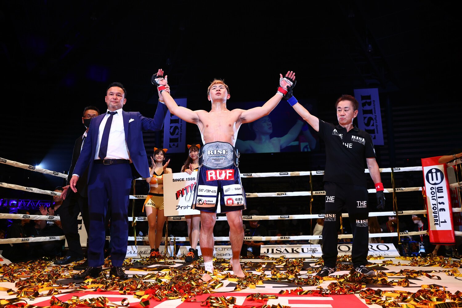 チャンピオンベルトを巻いたYA-MAN　©RISE/Chiyo Yamamoto