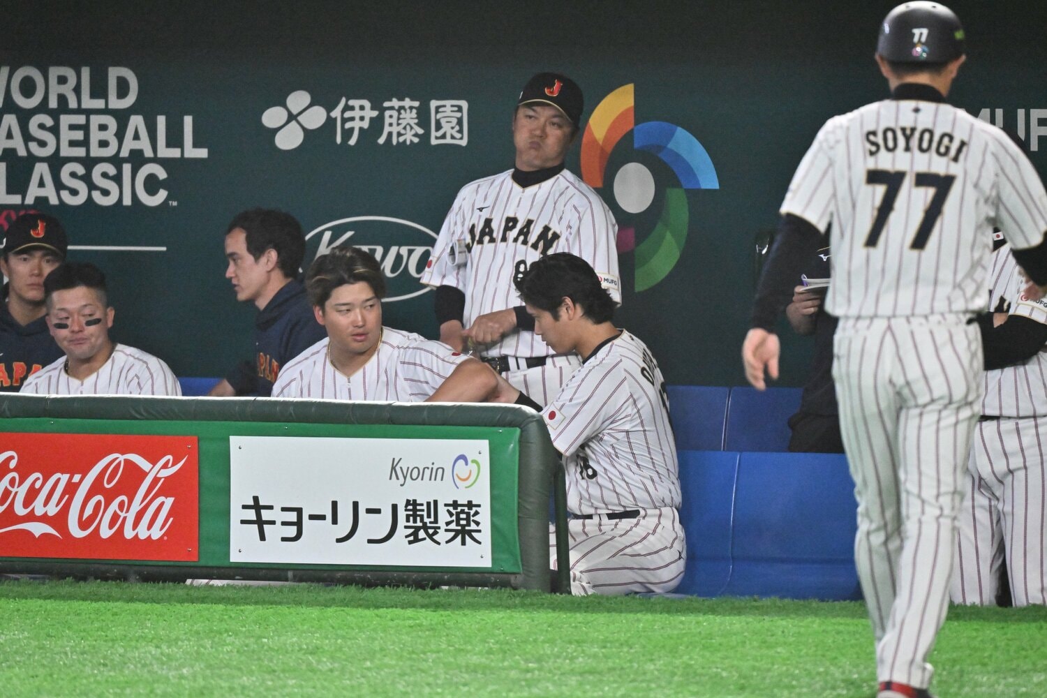 WBCでは大谷とよくベンチで話し込んでいた　©Hideki Sugiyama
