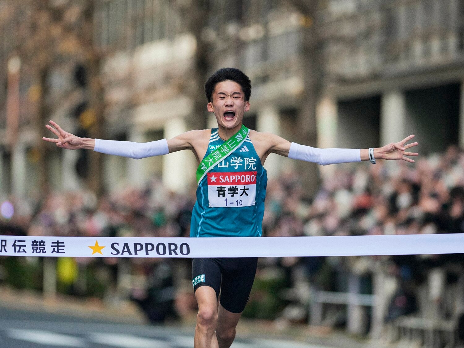 大手町でフィニッシュする折田壮太　©Yuki Suenaga