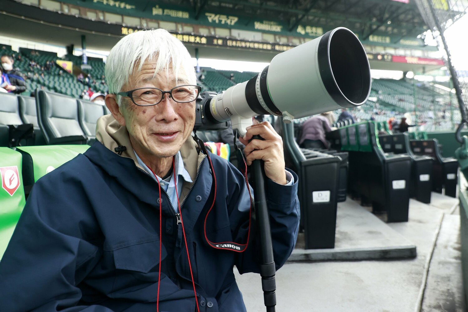 80歳、現役カメラマンの大友良行さん　©Yoshihiro Koike