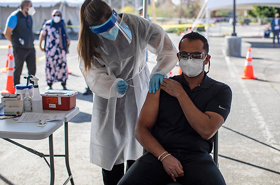 ワクチンが普及すれば東京五輪は開催できる？ 感染症疫学専門家「接種しても他人を感染させないかは…」＜Number Web＞ photograph by Gina Ferazzi/Los Angeles Times via Getty Images