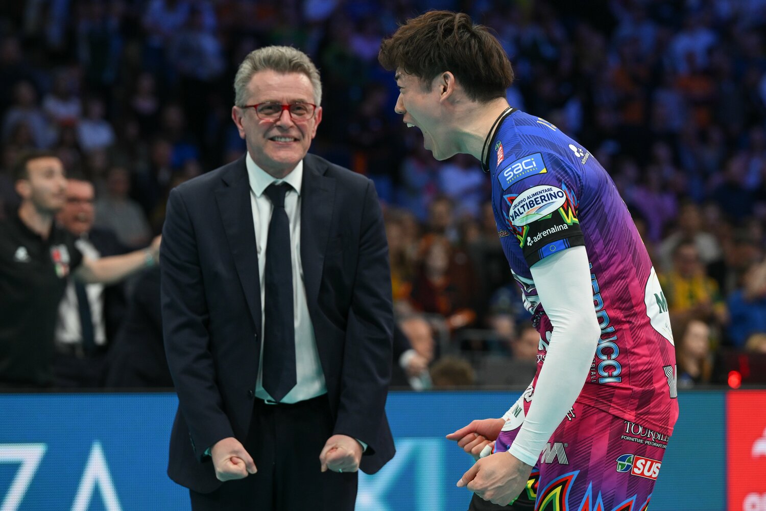 石川祐希の活躍に名将アンジェロ・ロレンツェッティもこの笑顔　©︎Harun Ozalp/Anadolu via Getty Images