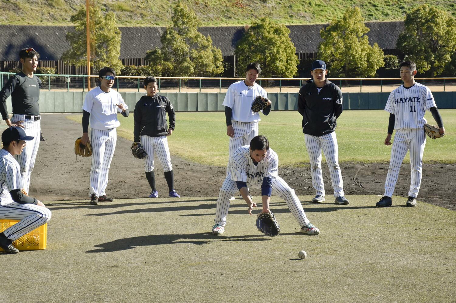 ハヤテに入団した大生虎史（一番右、背番号11）　©KYODO