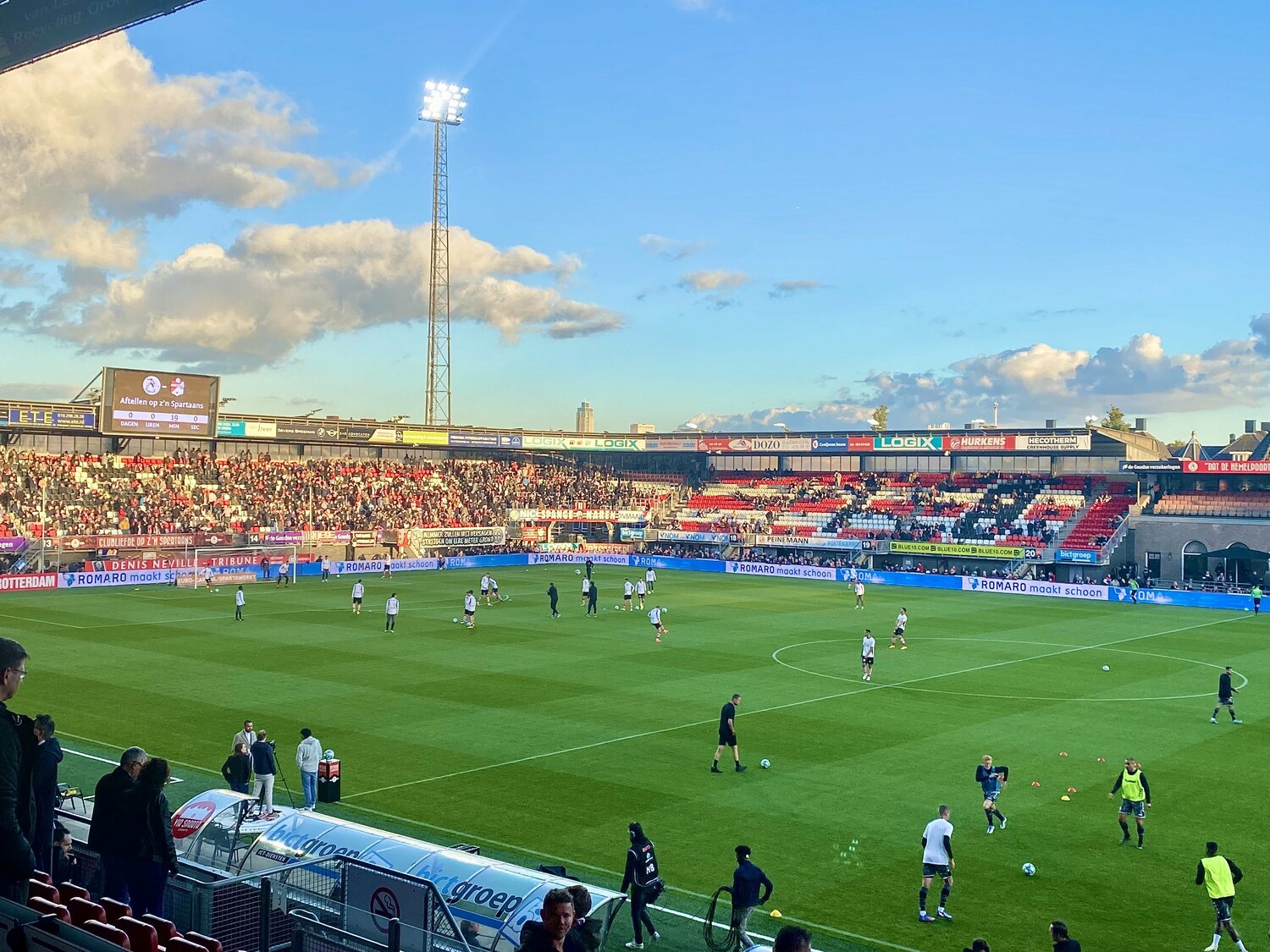 スパルタ・ロッテルダムvsエメンのスタジアムの様子　©Atsushi Iio