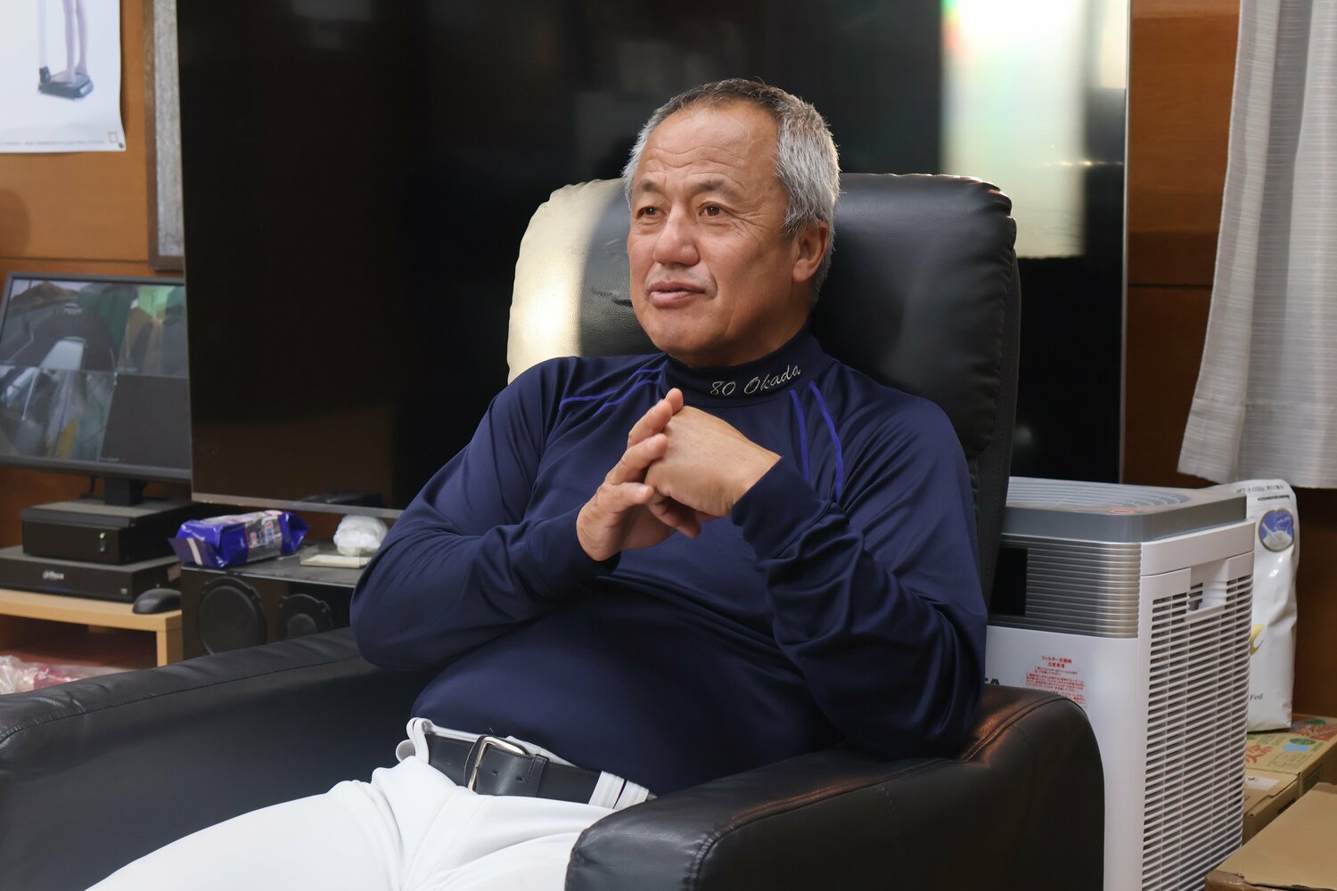 かつては履正社を率いて全国制覇の経験もある岡田監督。強豪からドロップアウトしていた母校をどう引き上げたのか　©Fumi Sawai