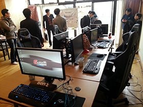 3月に開催されたオープニングパーティーには、多くの人が訪れた。