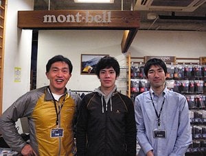 お世話になったモンベル渋谷店・店長の市橋さん（左）と