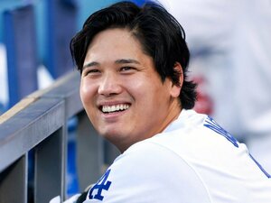 膝や腕の懸念があっても…大谷翔平が「佐々木朗希の肩をポン」「少女にボールを」「囲み取材で変顔」“テレビに映らない素顔”を番記者は見た