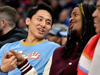 「Come to school（教えてやるから来いよ）」河村勇輝はなぜNBAスター選手たちに愛されるのか？ “理想的な環境”だけじゃない急成長の秘密＜Number Web＞ photograph by AP/AFLO