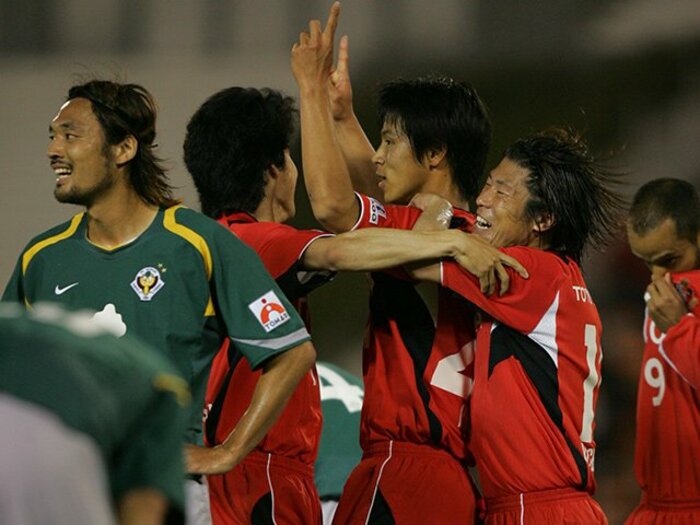 本田圭佑を象徴するプロ初ゴール。マラドーナに学んだ強烈な自己主張。<Number Web> photograph by J.LEAGUE