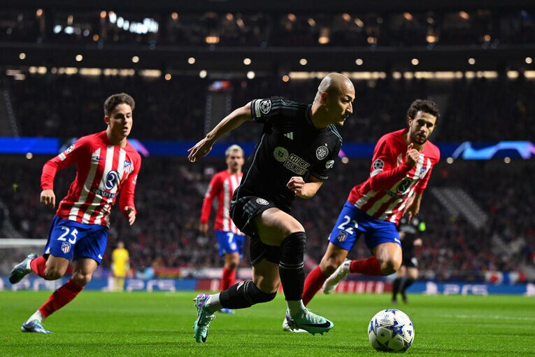 アトレティコ戦での前田　©Getty Images