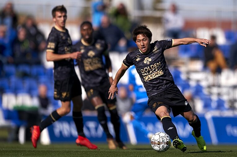 ドイツ、ベルギーの地で挫折を味わった関根貴大。しかしその眼はまだまだ死んでいない。 ／ photograph by Getty Images