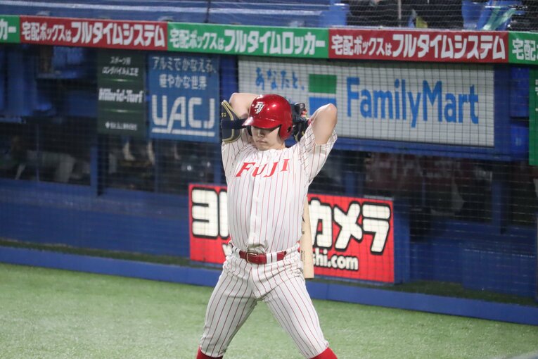 体重は入学時より10キロ以上増え、打撃もパワーアップ。3年秋にはリーグ打点王、4年秋にはベストナインに選出された　©Genki Taguchi