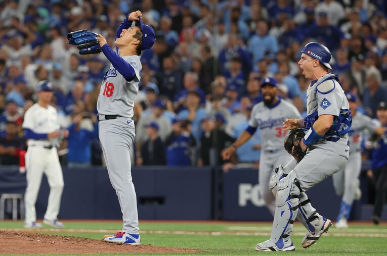 ゲームセットを迎えた瞬間、安堵の表情を浮かべた山本由伸。最後のマウンドを託された重圧を物語るシーンだった ／ photograph by Gregory Shamus/Getty Images