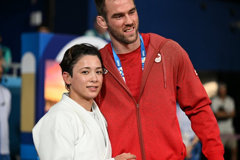 試合後にコーチと　©Kaoru Watanabe/JMPA