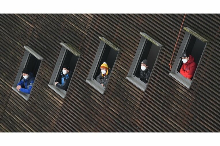 スキージャンプなど、冬季競技も徹底した感染予防策がとられて開催されている©Getty Images