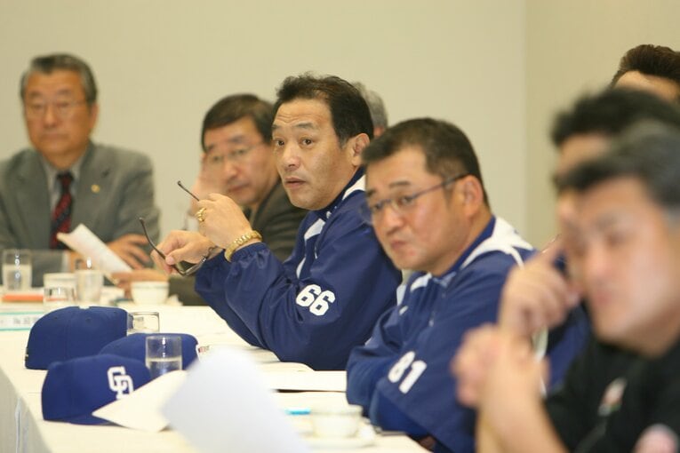 2006年日本シリーズ前日の監督会議に出席した落合博満　©︎Hideki Sugiyαma