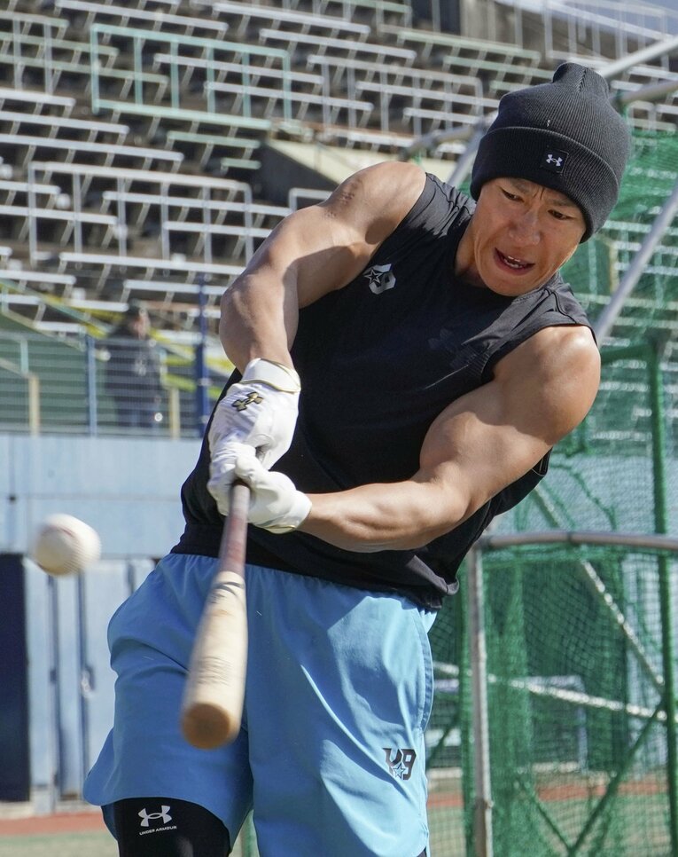 柳田悠岐37歳の恐るべき肉体…　©KYODO