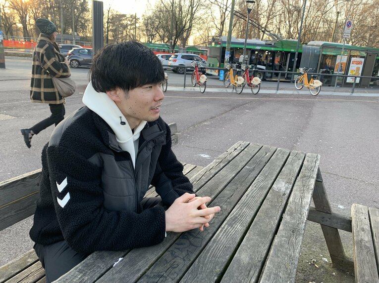 2025年3月、ミラノでインタビューに答えた大塚　©︎Noriko Yonemushi