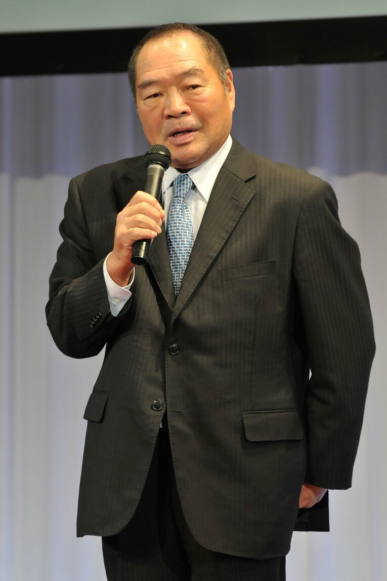 2011年度のボクシング年間優秀選手表彰式で祝辞を述べるガッツ石松さん　©Hiroaki Finito Yamaguchi/AFLO
